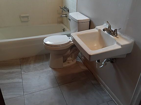3rd image of 5114 Faucett Rd