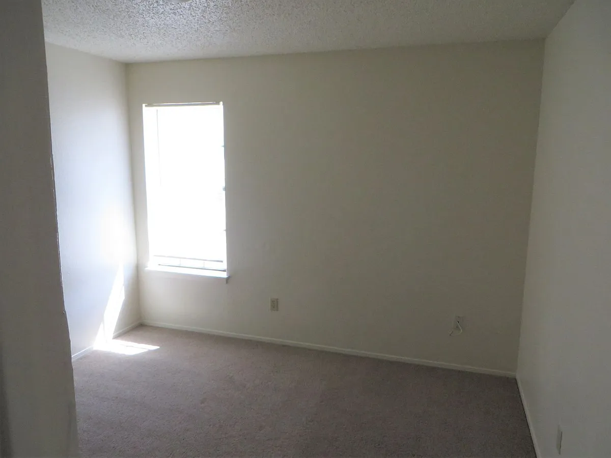 Building Photo - 2217 Katy Ln