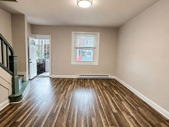 2nd image of 5915 Irving St