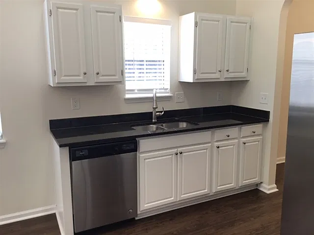 3 bed, 2.0 bath, 1508 sqft, $3,205 — Photo 4