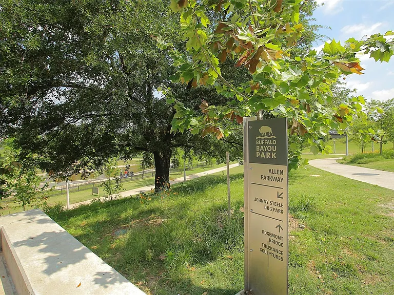 2937 W Dallas St — Photo 14