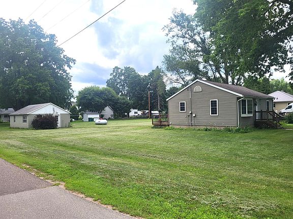 2nd image of 315 Cedar St