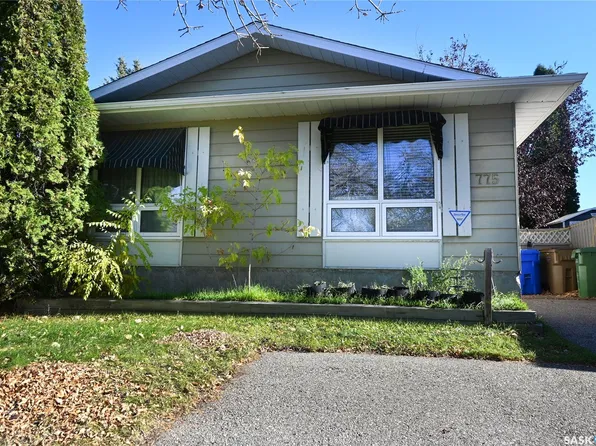 775 Hayworth Crescent N, Regina, SK S4X 1X8