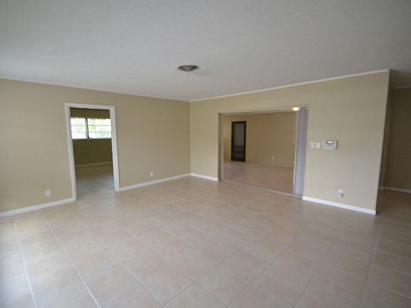 3rd image of 1500 NE 49th St