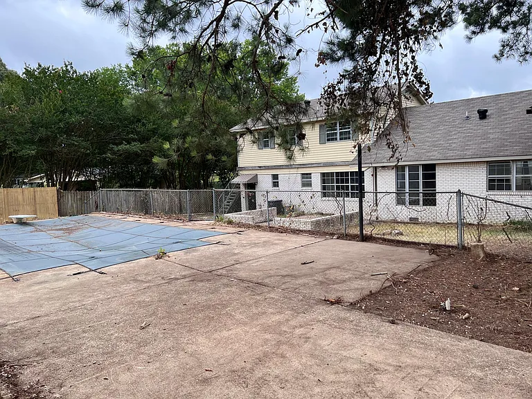 1703 Delano St — Photo 35