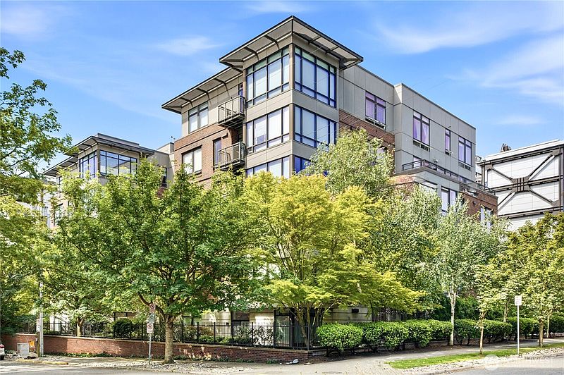 2nd image of 4547 8th Avenue NE #311