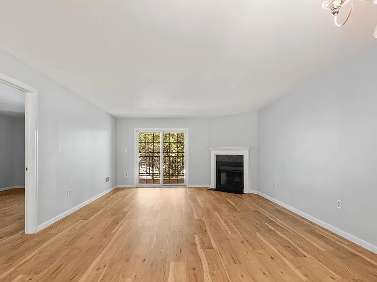 192 Valley Stream Ln — Photo 5