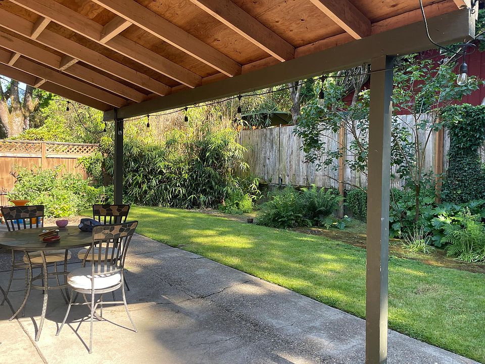 2nd image of 2304 SE Oak St #2304