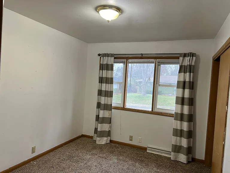 506 Meadow St — Photo 6