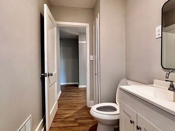 3rd image of 225 E Xenia Dr #D