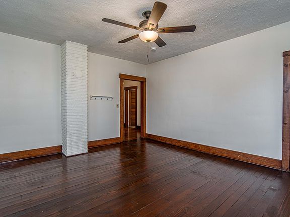 5th image of 17 E Washington St