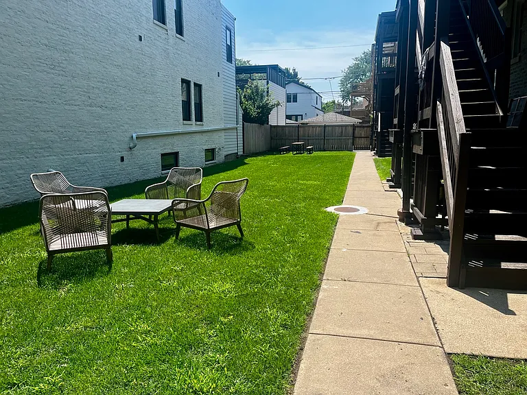 5325 N Damen Ave #1 — Photo 11