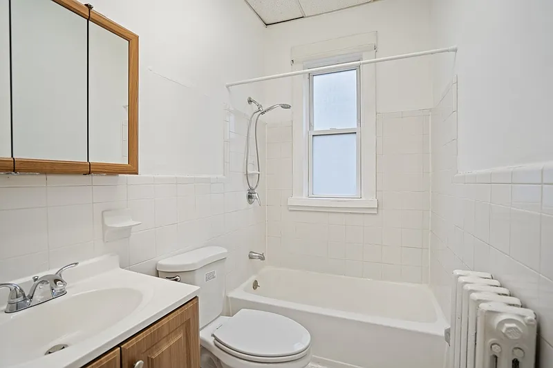 1 bed, 1.0 bath, $1,275 — Photo 4