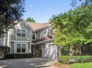 1032 Kenton Rd, Deerfield, IL 60015