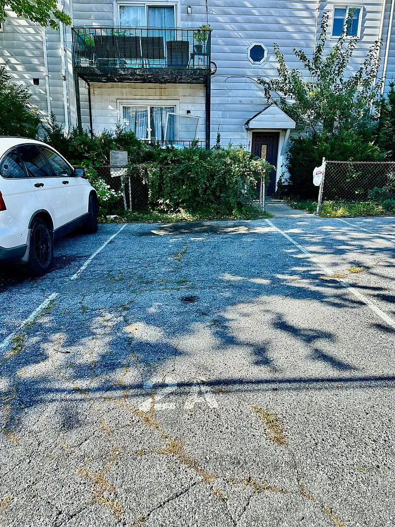Large 3 bedroom, 1.5 bathroom, second floor apartment in Allentown, PA — Photo 3