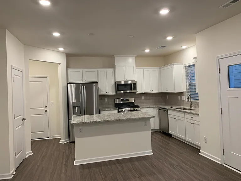 8101 Ramsburg Dr — Photo 10