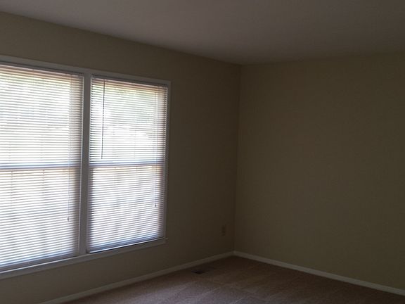 3rd image of 3002 Winchester Dr