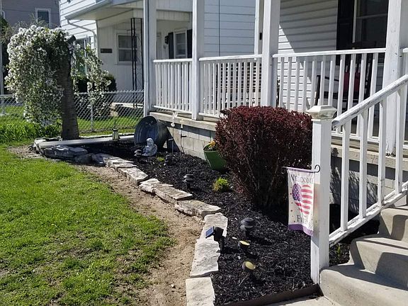 4th image of 218 Poplar St