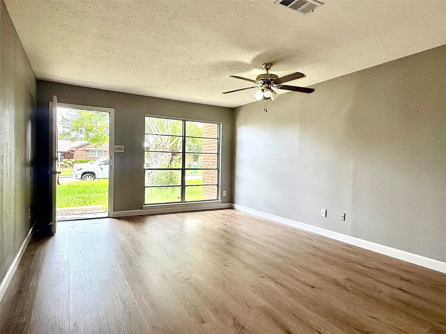 3 bed, 2.0 bath, 1502 sqft, $1,650 — Photo 2