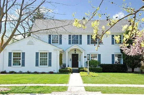 2419 Crabtree Ln photo 1