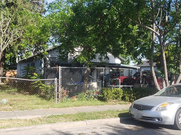 3rd image of 417 Torreon St