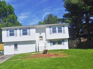 8265 Elaine Cir, Liverpool, NY 13090