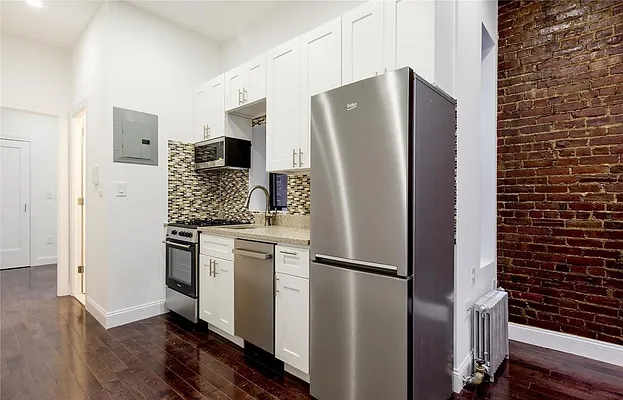 Rented by Compass | media 25