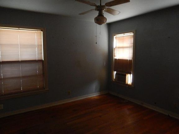 4th image of 3763 Charles St