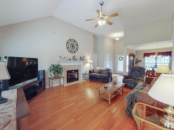 4th image of 917 Watsonia Dr