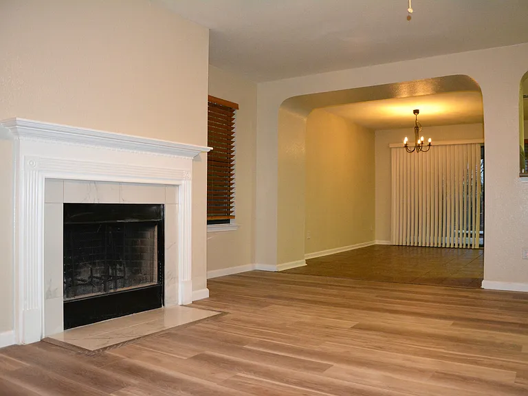 4616 Woodstock Dr — Photo 8