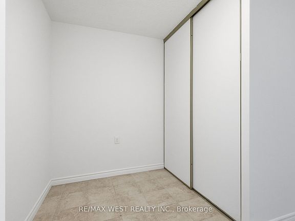 4th image of 1275 Markham Rd #401