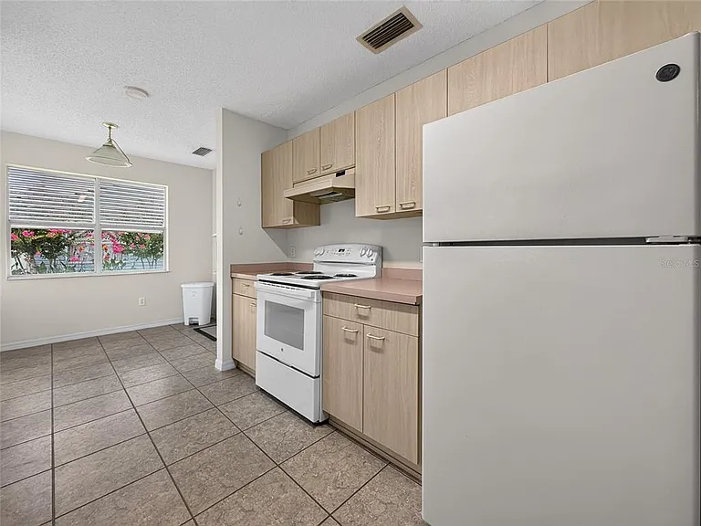 1222 Santos Pl — Photo 8