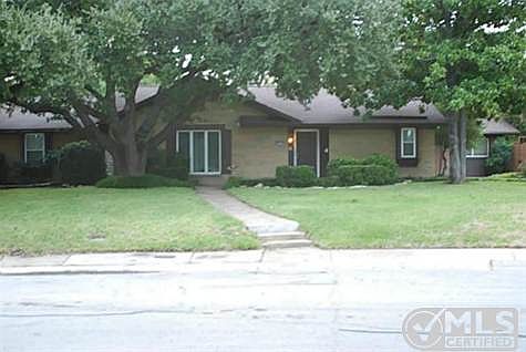 1st image of 2714 Lakeview Ln