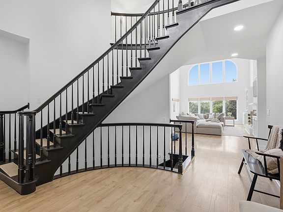 5th image of 452 Scarborough Rd