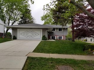674 White Pine Rd, Buffalo Grove, IL 60089