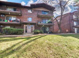 2440 Waterbury Dr APT 305, Woodridge, IL 60517