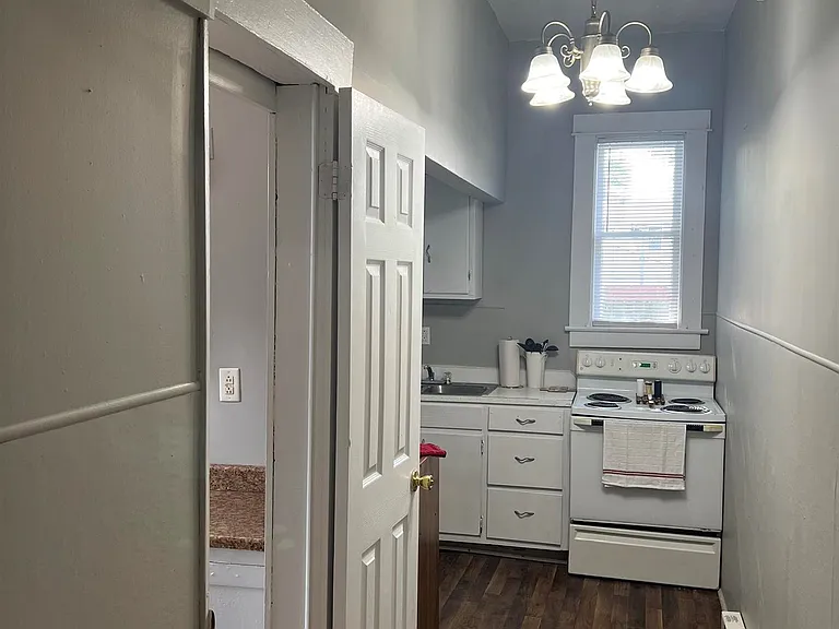211 Wallace St — Photo 11