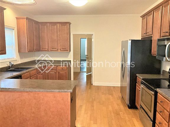 4th image of 1406 New Holland Cir