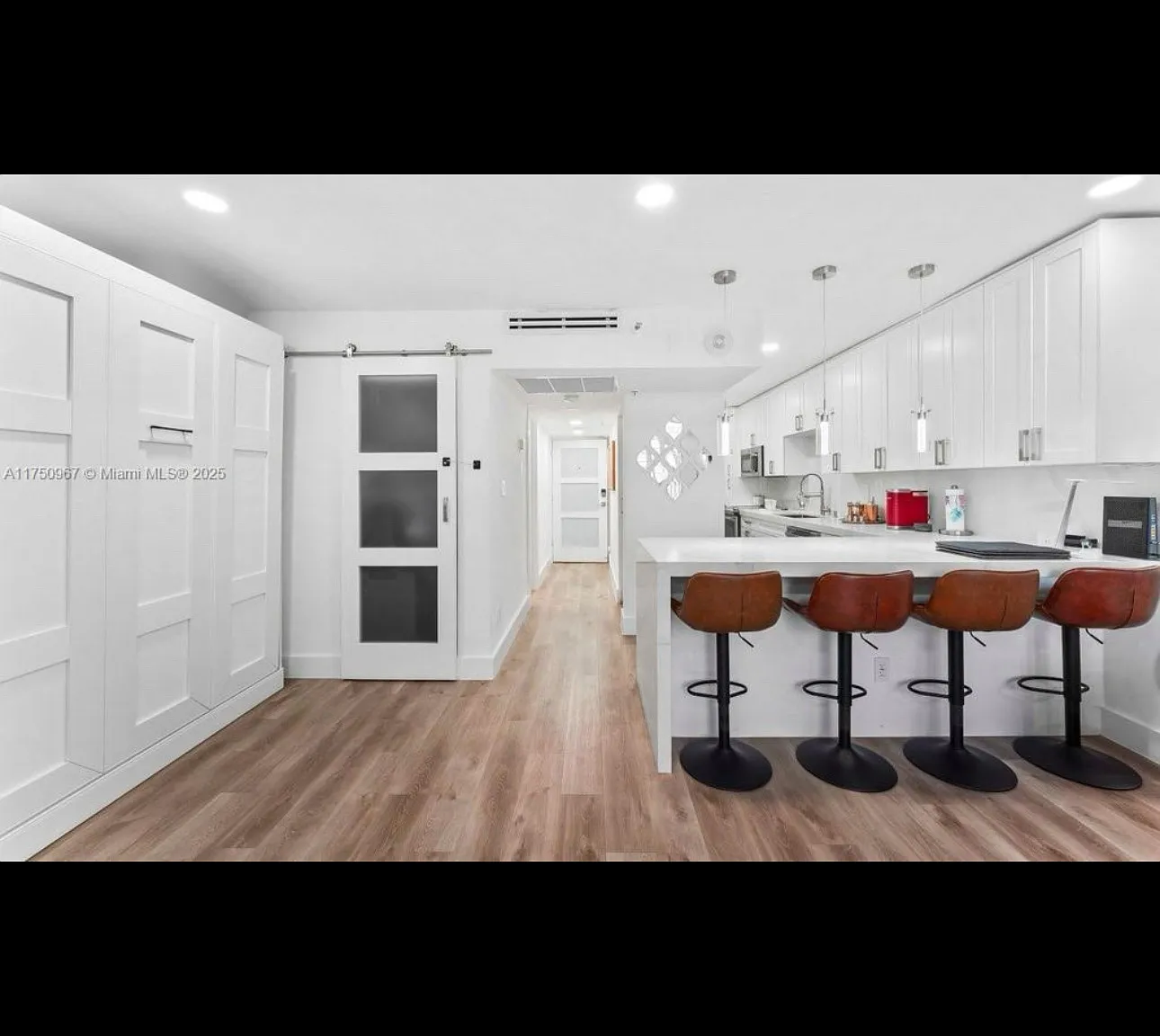 Studio, 550 sqft, $2,395 — Photo 2