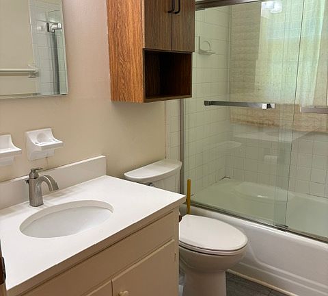 4th image of 310 Azalea Dr #B