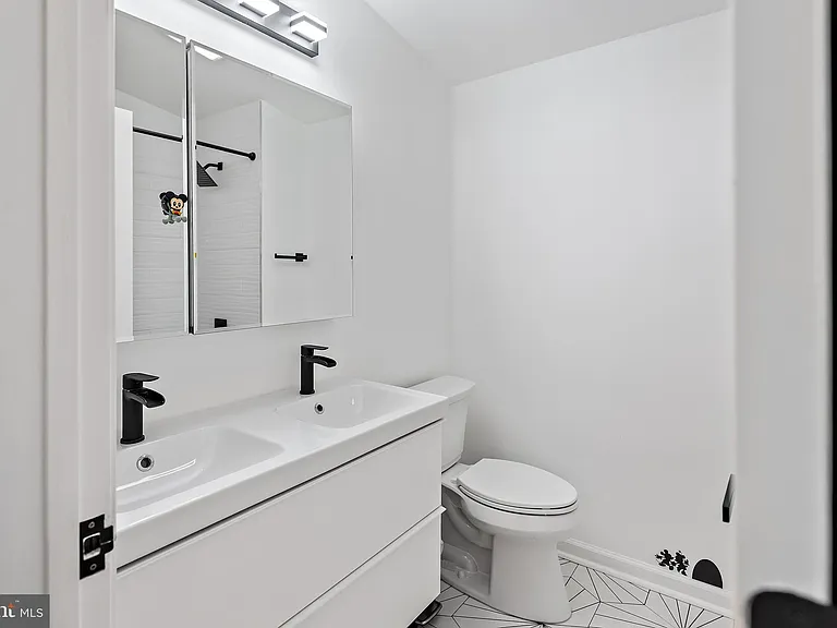 608 Winona Ct — Photo 32