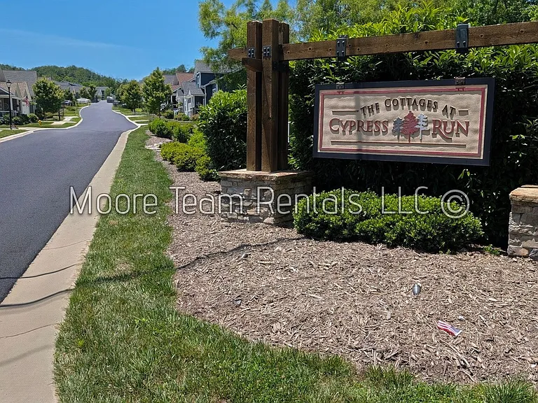 233 Leyland Cir — Photo 5