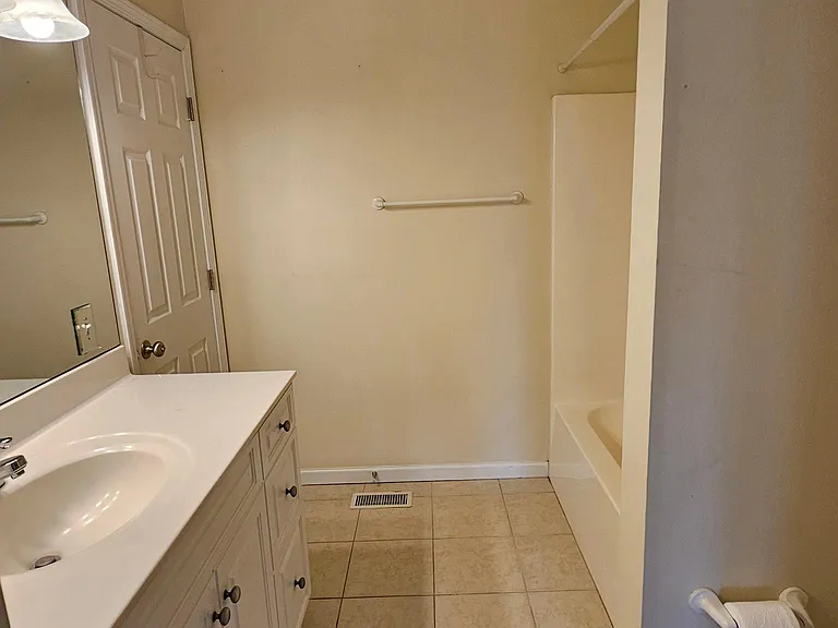 915 Nottingham Dr — Photo 15