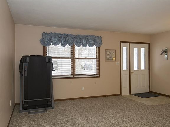 4th image of 55711 Jefferson Knolls Dr