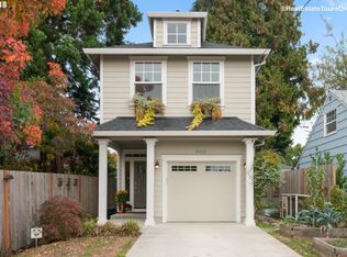 9015 SE Ash St, Portland, OR 97216