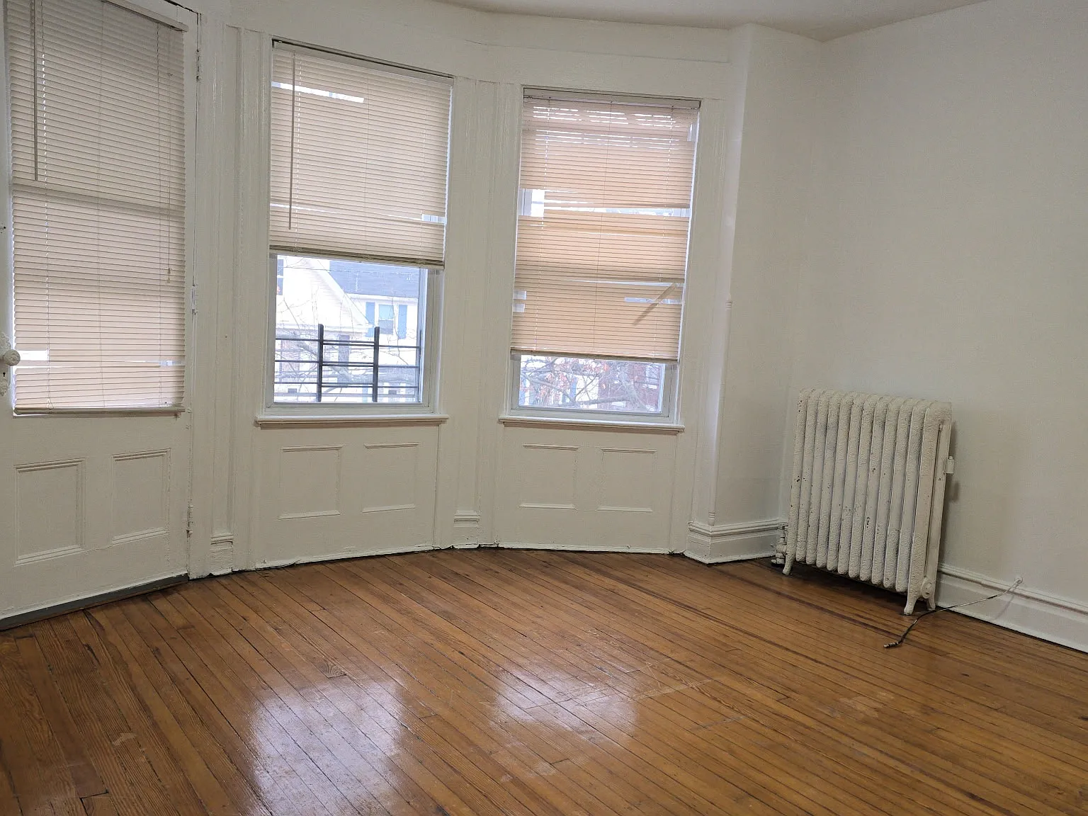 3 bed, 1200 sqft, $2,200 — Photo 2