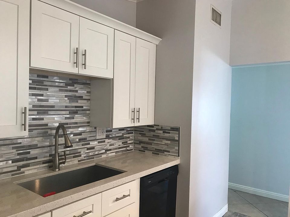 1st image of 27408 Crossglade Ave