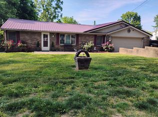 2035 Doe Creek Rd, Irvine, KY 40336