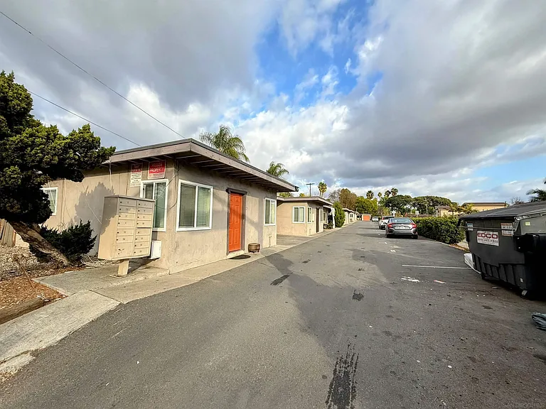 279 S Mollison Ave — Photo 13