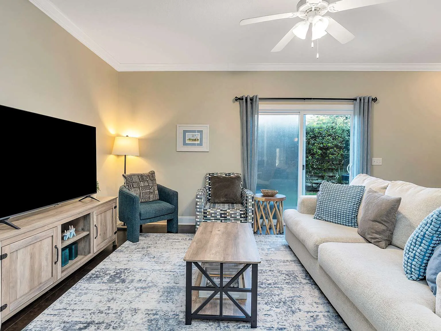 3 bed, 2.5 bath, 1772 sqft, $2,950 — Photo 2